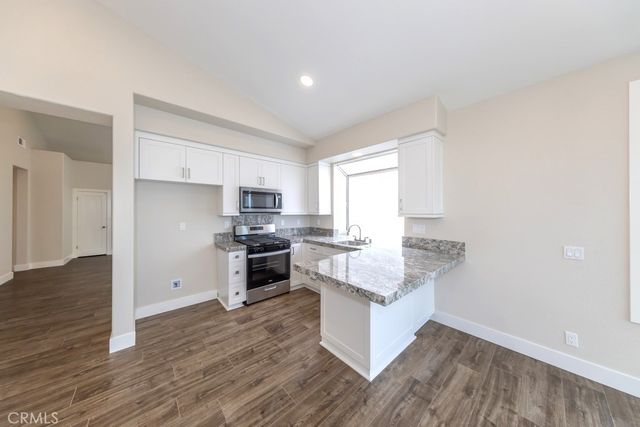 933 S Dylan Way, Anaheim Hills, CA 92808