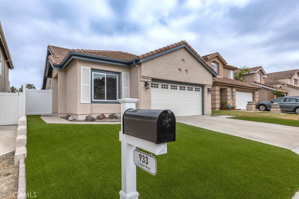933 S Dylan Way, Anaheim Hills, CA 92808