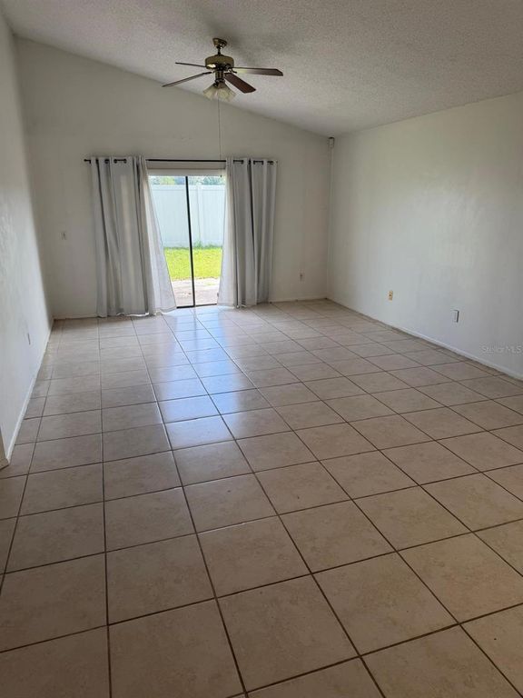 Image 3 of property listing at 1015 OCALA WOODS LANE, Orlando, FL 32824