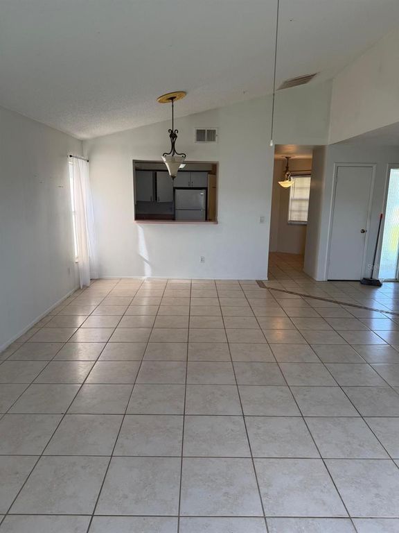 Image 6 of property listing at 1015 OCALA WOODS LANE, Orlando, FL 32824