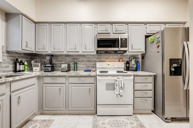 1035 Fountain View Drive, Houston, TX 77057