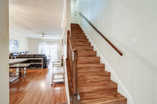 1035 Fountain View Drive, Houston, TX 77057