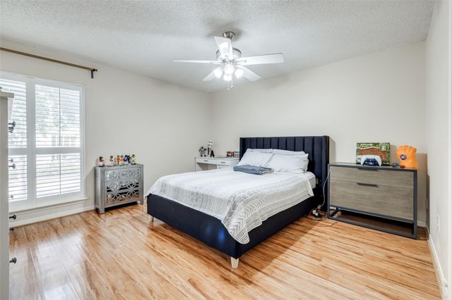 1035 Fountain View Drive, Houston, TX 77057