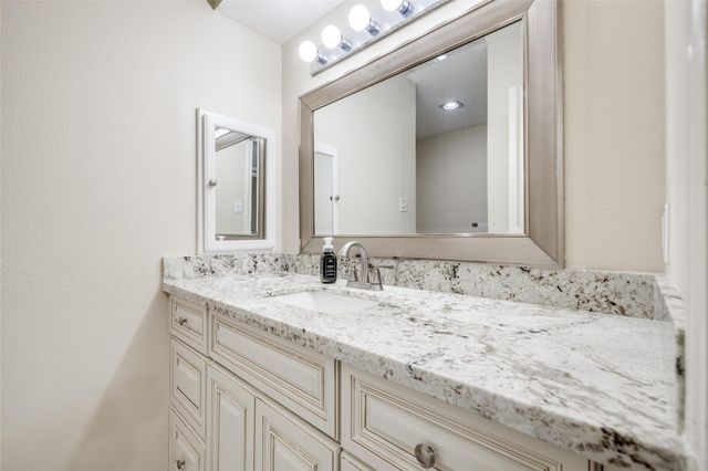 1035 Fountain View Drive, Houston, TX 77057