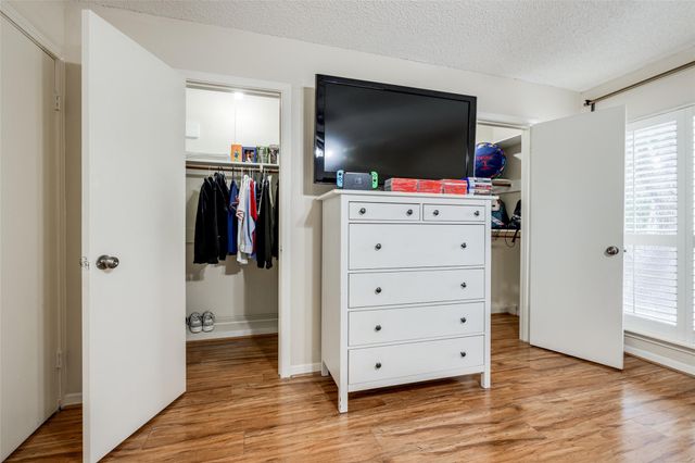 1035 Fountain View Drive, Houston, TX 77057