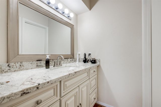 1035 Fountain View Drive, Houston, TX 77057