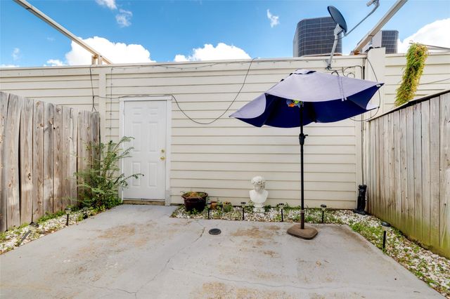 1035 Fountain View Drive, Houston, TX 77057