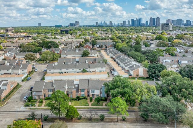 1035 Fountain View Drive, Houston, TX 77057