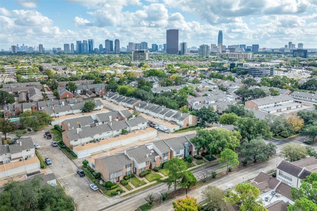 1035 Fountain View Drive, Houston, TX 77057