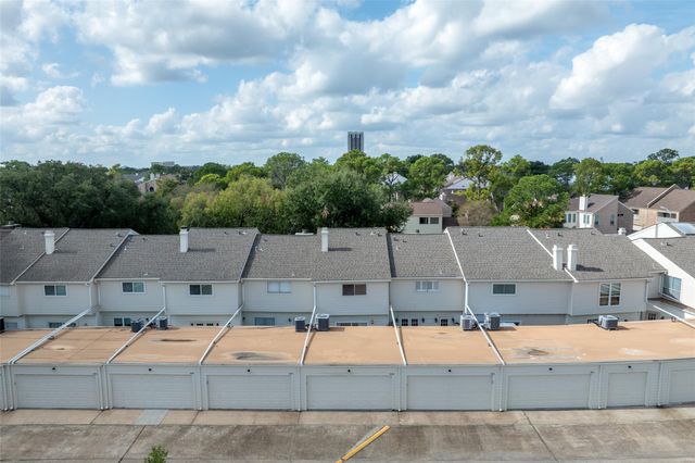 1035 Fountain View Drive, Houston, TX 77057