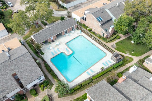 1035 Fountain View Drive, Houston, TX 77057