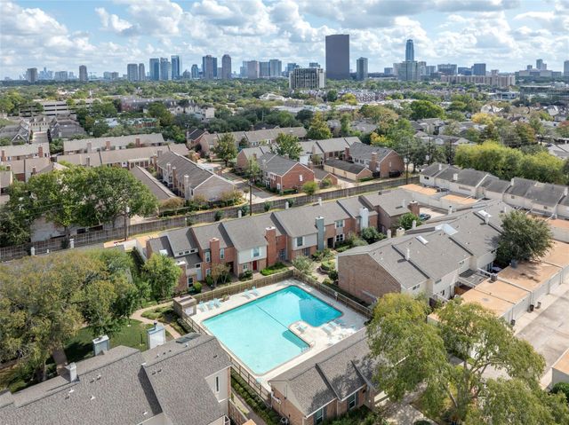 1035 Fountain View Drive, Houston, TX 77057