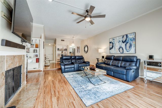 1035 Fountain View Drive, Houston, TX 77057