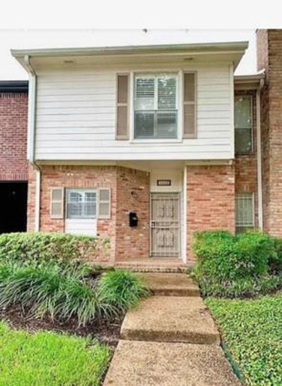 1035 Fountain View Drive, Houston, TX 77057