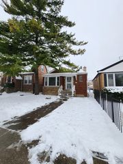 10104 S Prairie Avenue, Chicago, IL 60628