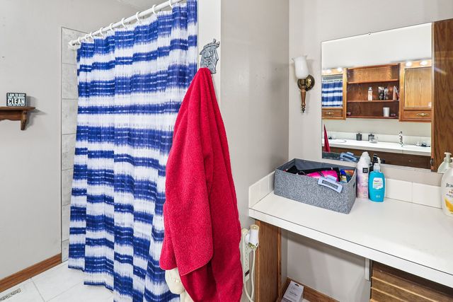 100 Vermeer Road, Pella, IA 50219