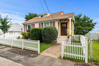 20 Lind Street, Quincy, MA 02169
