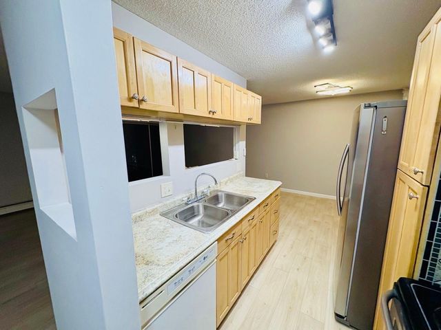 12816 Nicollet Avenue 302, Burnsville, MN 55337