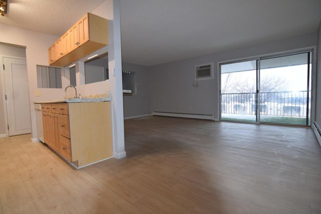 12816 Nicollet Avenue 302, Burnsville, MN 55337