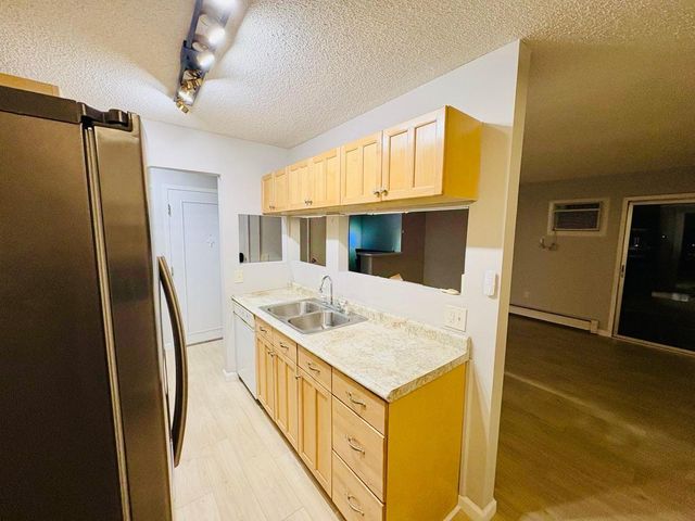 12816 Nicollet Avenue 302, Burnsville, MN 55337