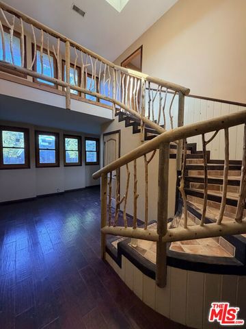 5952 Lubao Avenue, Woodland Hills (los Angeles), CA 91367