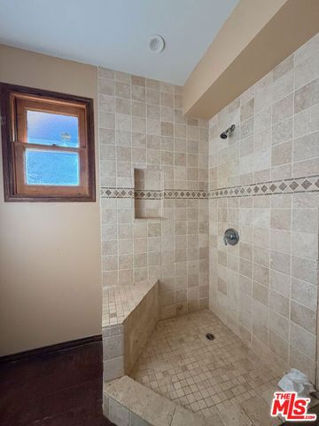 5952 Lubao Avenue, Woodland Hills (los Angeles), CA 91367