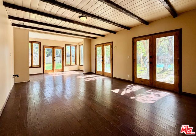 5952 Lubao Avenue, Woodland Hills (los Angeles), CA 91367