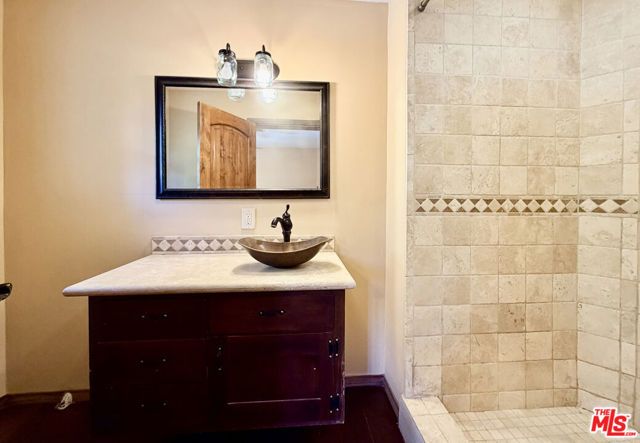 5952 Lubao Avenue, Woodland Hills (los Angeles), CA 91367