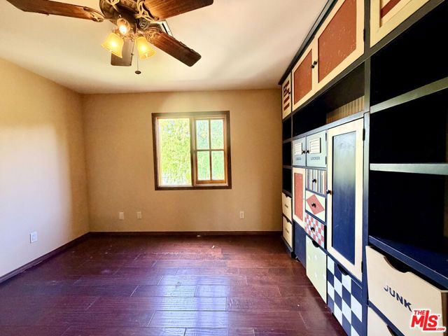 5952 Lubao Avenue, Woodland Hills (los Angeles), CA 91367