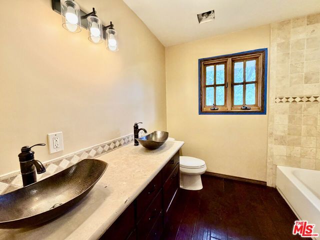 5952 Lubao Avenue, Woodland Hills (los Angeles), CA 91367