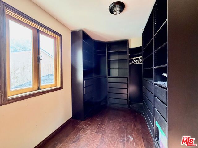 5952 Lubao Avenue, Woodland Hills (los Angeles), CA 91367