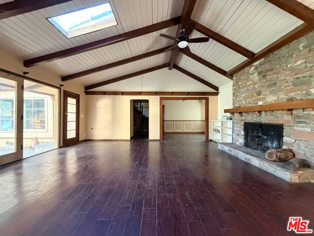 5952 Lubao Avenue, Woodland Hills (los Angeles), CA 91367