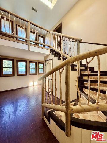 5952 Lubao Avenue, Woodland Hills (los Angeles), CA 91367