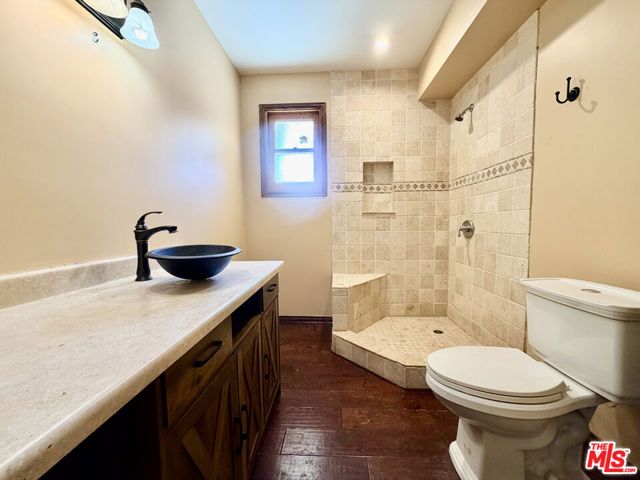 5952 Lubao Avenue, Woodland Hills (los Angeles), CA 91367