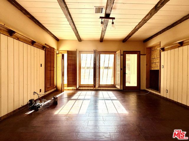 5952 Lubao Avenue, Woodland Hills (los Angeles), CA 91367