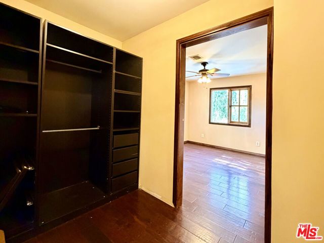 5952 Lubao Avenue, Woodland Hills (los Angeles), CA 91367