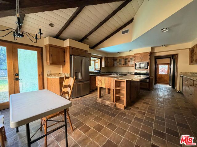 5952 Lubao Avenue, Woodland Hills (los Angeles), CA 91367