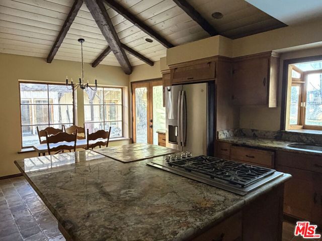 5952 Lubao Avenue, Woodland Hills (los Angeles), CA 91367