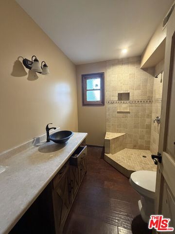 5952 Lubao Avenue, Woodland Hills (los Angeles), CA 91367