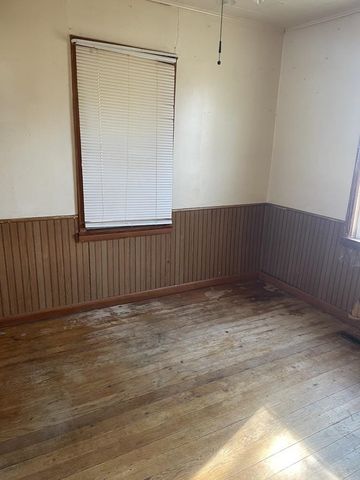 1031 N Jefferson Ave, Wellington, KS 67152