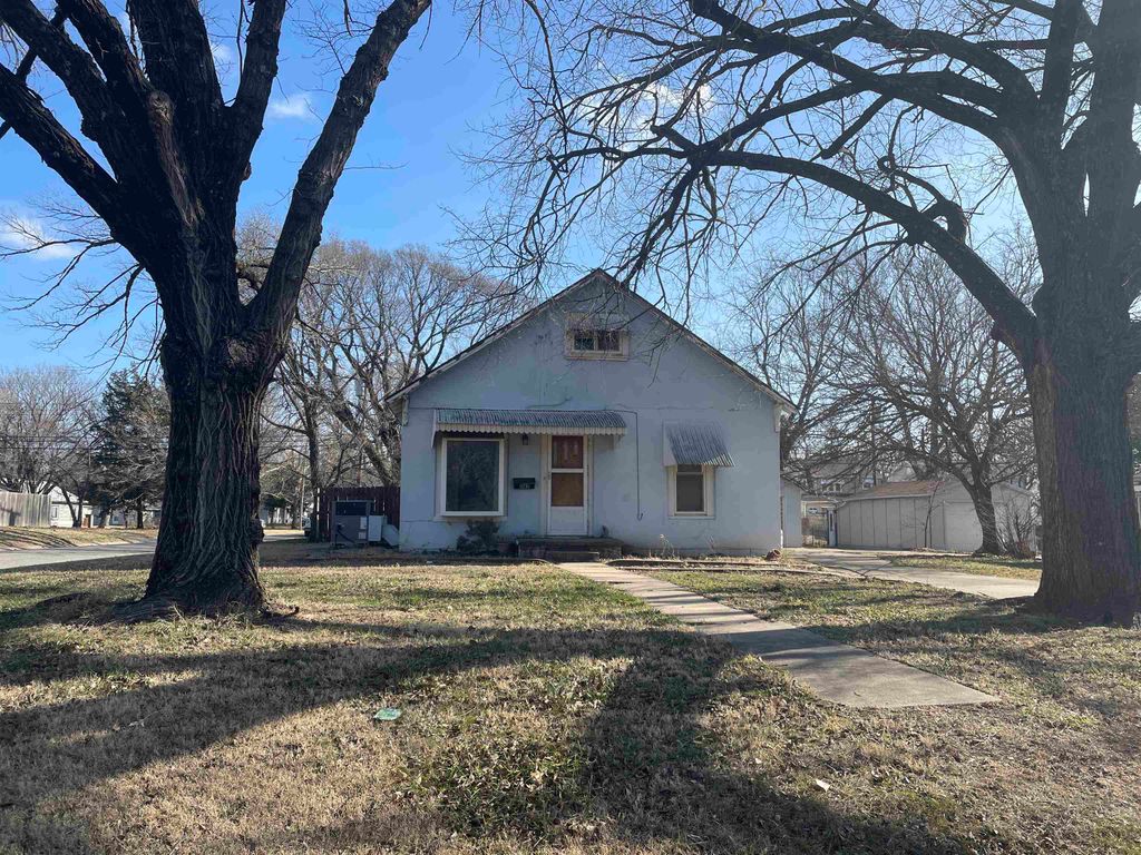1031 N Jefferson Ave, Wellington, KS 67152