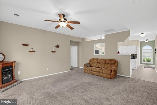 19105 WAYNE DR, Triangle, VA 22172