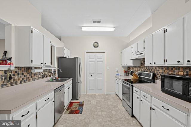 19105 WAYNE DR, Triangle, VA 22172