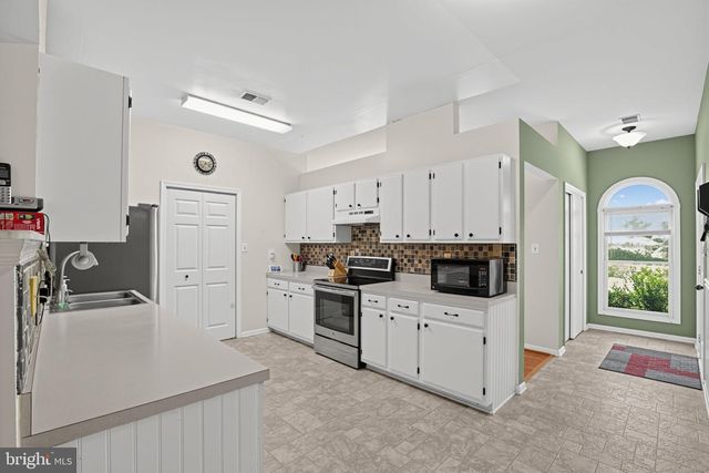 19105 WAYNE DR, Triangle, VA 22172