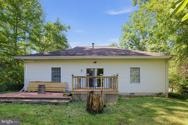 19105 WAYNE DR, Triangle, VA 22172