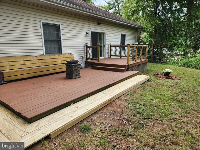 19105 WAYNE DR, Triangle, VA 22172