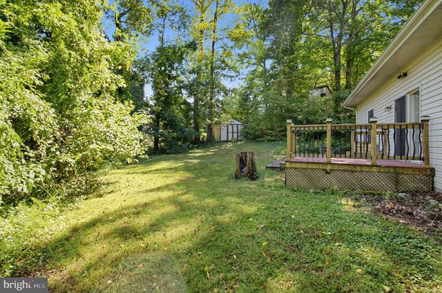 19105 WAYNE DR, Triangle, VA 22172