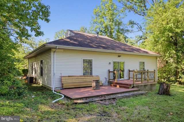 19105 WAYNE DR, Triangle, VA 22172
