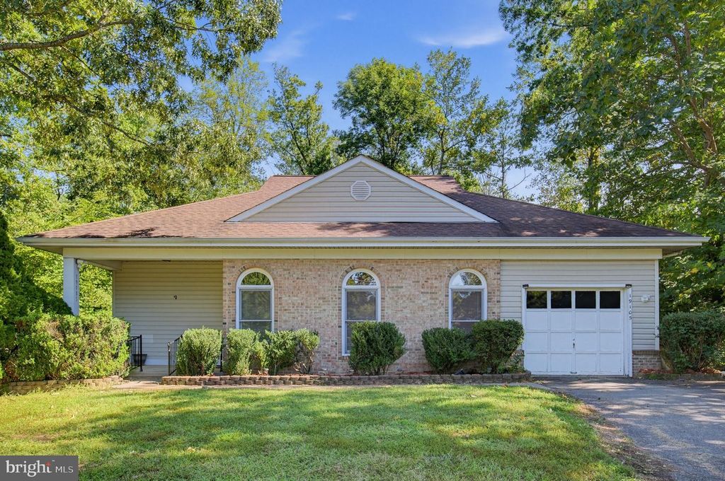 19105 WAYNE DR, Triangle, VA 22172