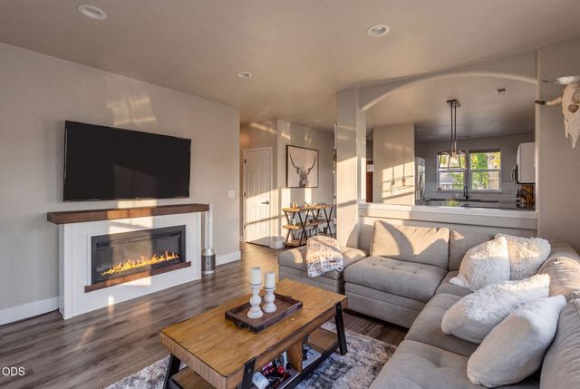 61076 Honkers Lane, Bend, OR 97702